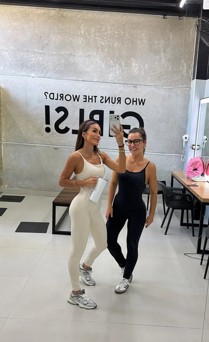 Macacão Celina Slim Preto