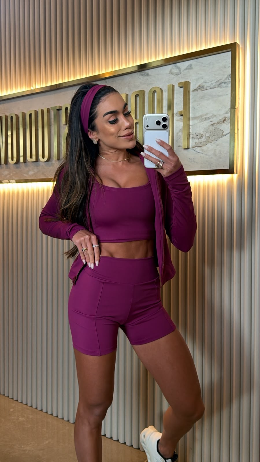 shorts fitness produzido com poliamida nobre de alta gramatura, ele oferece a densidade perfeita para garantir zero transparência