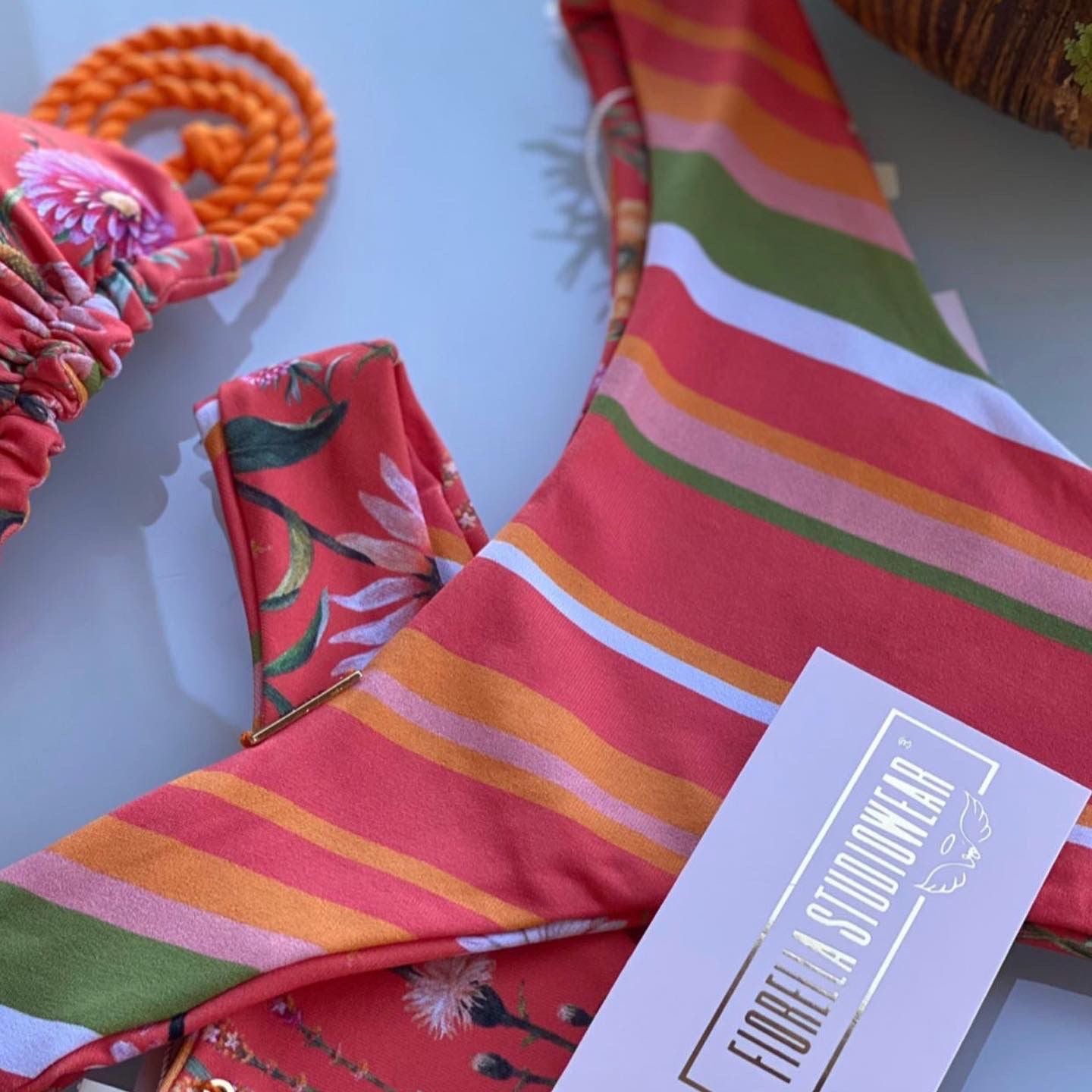 Biquini Fiorella Camélia Floral/Listrado Laranja
