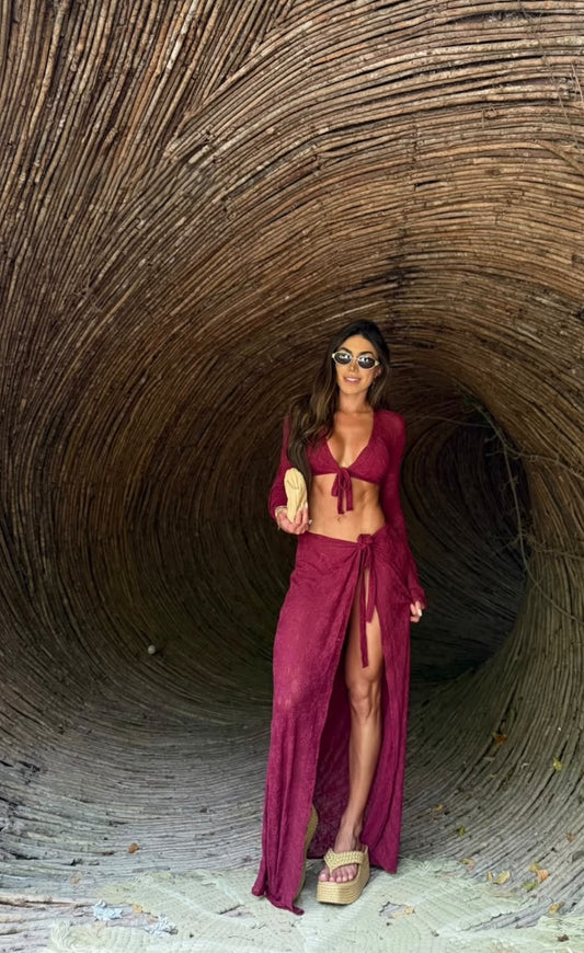 cropped com mangas flare em renda bordô