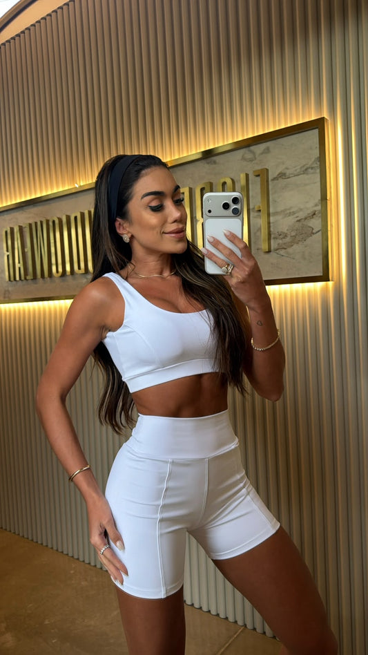 shorts fitness produzido com poliamida nobre de alta gramatura, ele oferece a densidade perfeita para garantir zero transparência